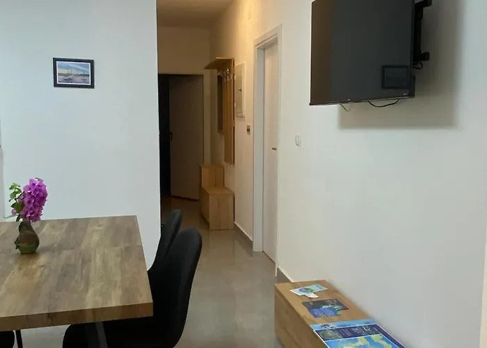 Appartamento With Parking Space Losinj, Losinj - 7978 *